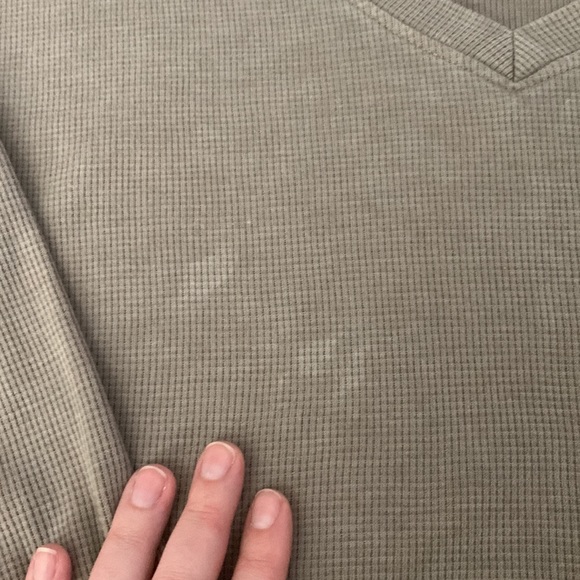 Crop top sweater mild discoloration included in the photos looks worse on camera - Picture 2 of 4